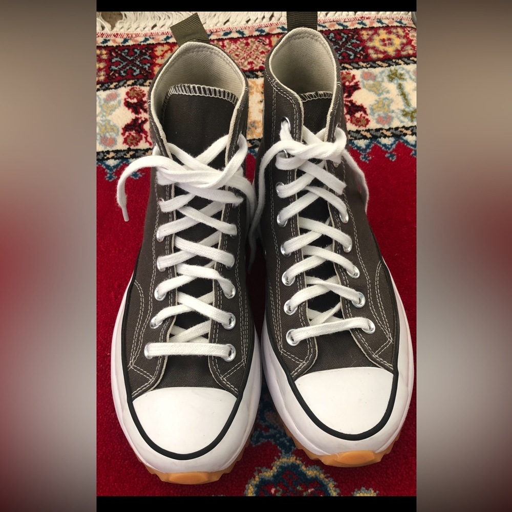 Converse women’s size 8.5 gently used